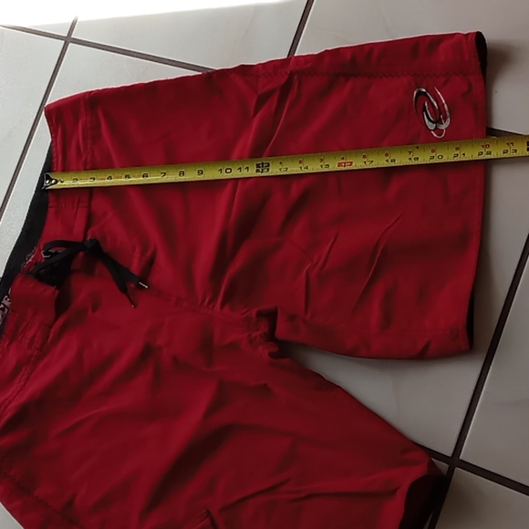 Ocean Core BNWOT Men's Red w Black Board Shorts SZ 36 - Picture 3 of 15